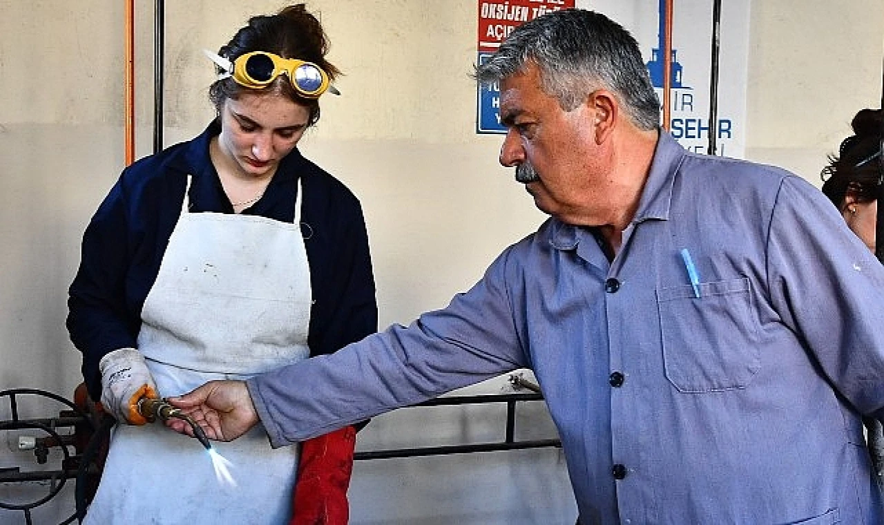 Meslek Fabrikası kadın oksijen kaynakçıları yetiştiriyor